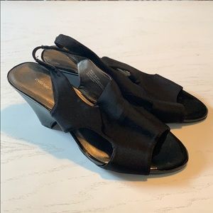 Avenue 9W Black Sling-Back Heel Sandals